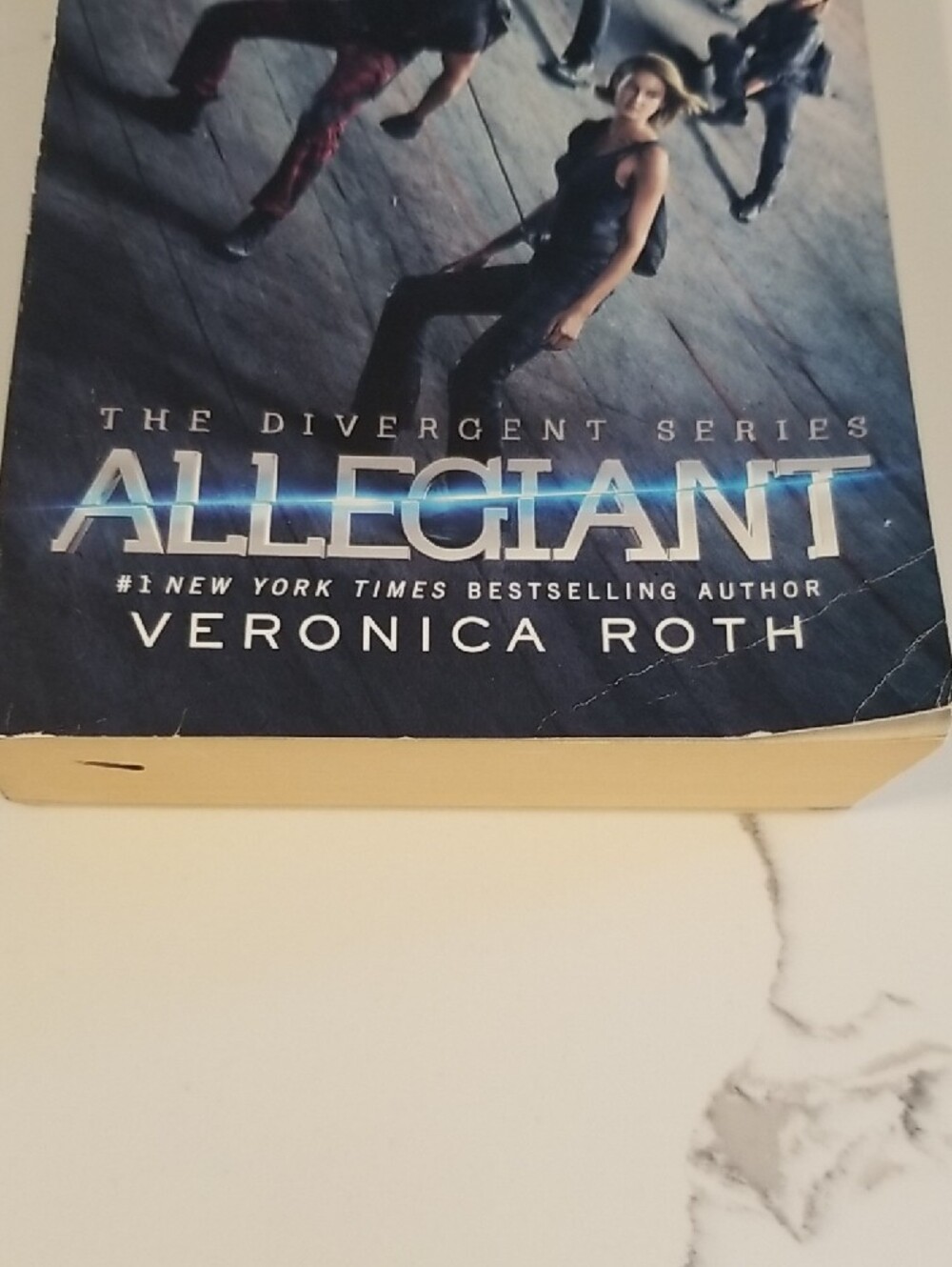 Allegiant by Veronica Roth - Picture 2 of 9